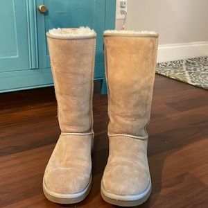 Lightly used UGG boots! Super soft and comfy!